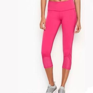 Victoria's Secret Sport Pink Knockout Capri Length Athletic Leggings M